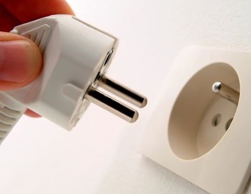 Безопасное обращение с электроприборами Безопасное обращение с электроприборами