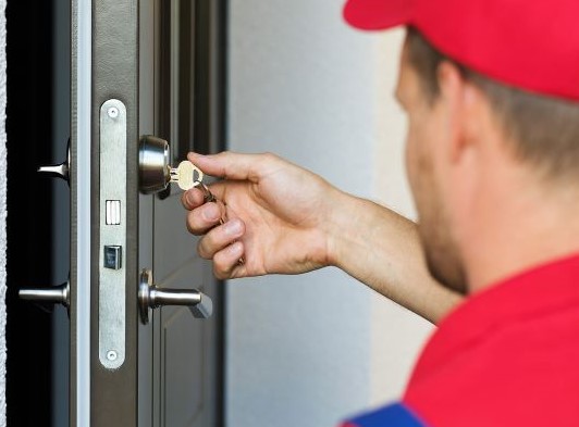 Как попасть в квартиру, если сломан замок Как попасть в квартиру, если сломан замок